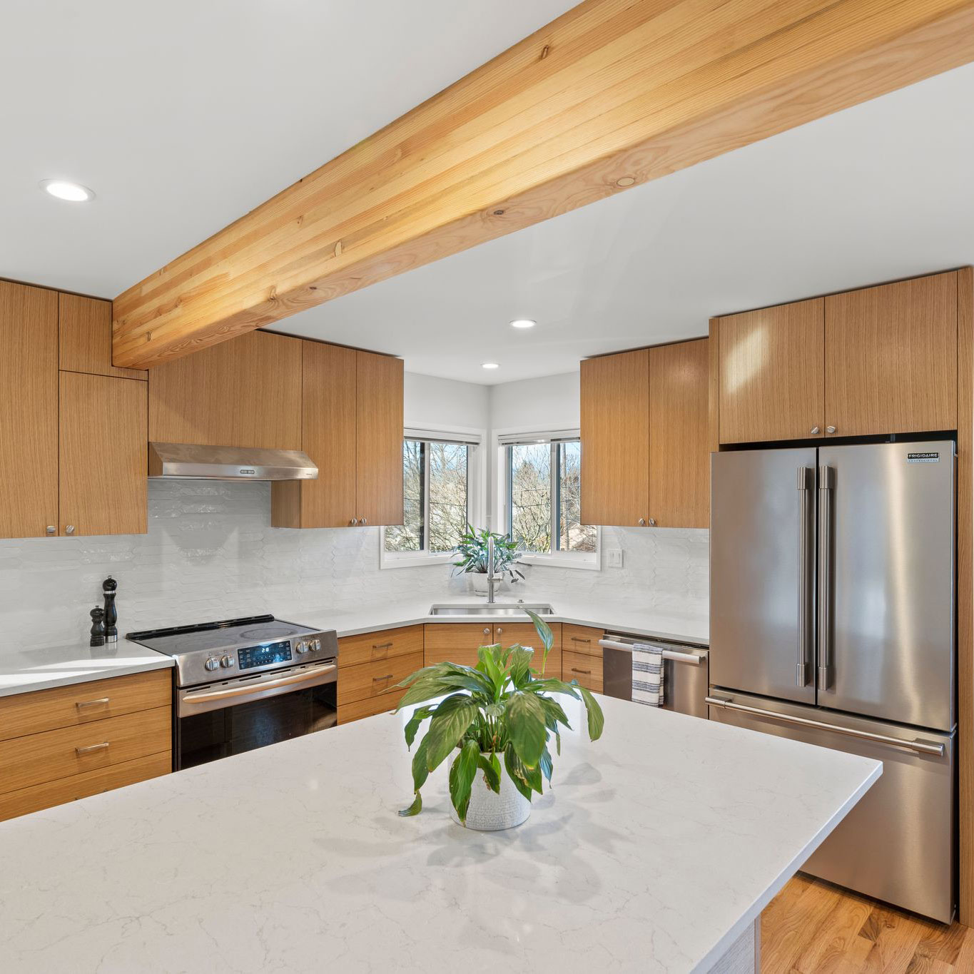 interior-design-modern-white-oak-kitchen-portland-oregon_square