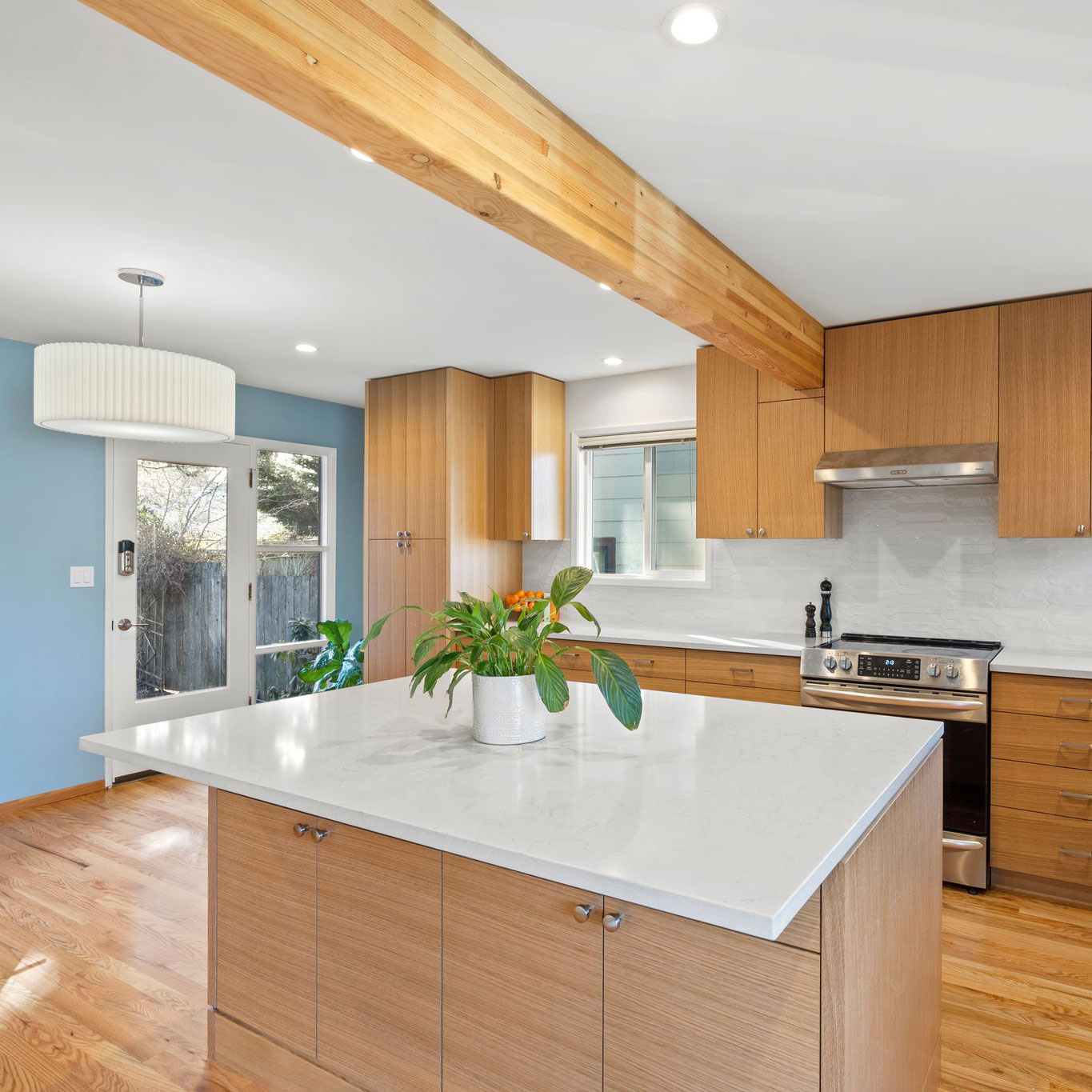 interior-design-modern-white-oak-kitchen-portland_square